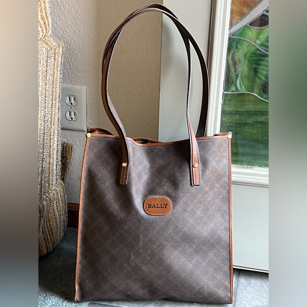 Bally tote
